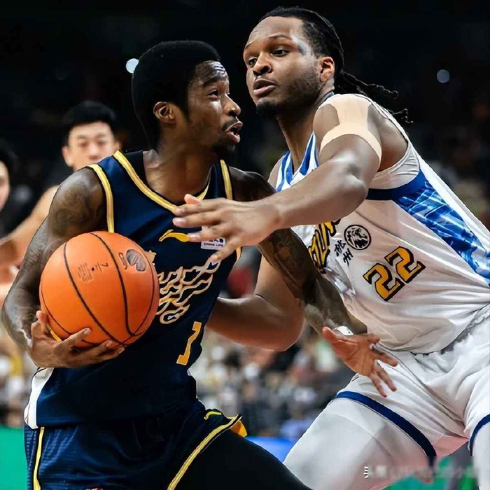 AG体育app下载-萨林杰倒了，广东内线塌了，体系被迫重启|广东队|广东男篮|王少杰|篮板|杜锋_新浪体育_新浪新闻