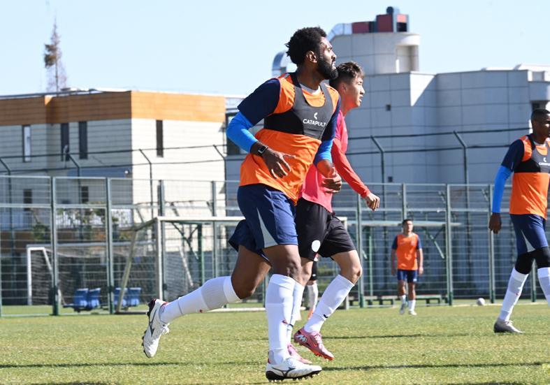 AG体育app下载-3-2 2-1！玉昆击败功夫，英博击败亚泰两连胜 刘逸进球为留队加分