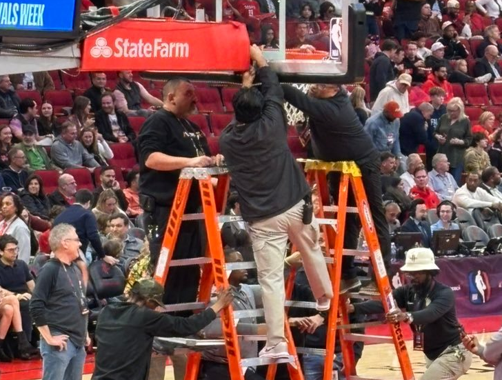 AG体育官方入口-逆转！火箭击溃马刺，谢泼德扛大旗，申京20+13+9，文班亚马低迷